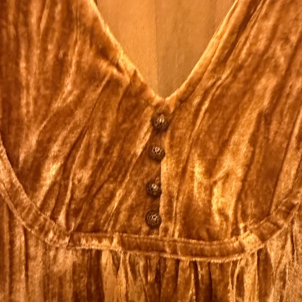 Puff Sleeve Velvet Top - Picture 5 of 9